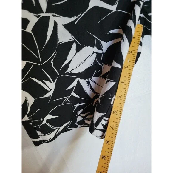 Mario Serrani Italy Women’s Size 12 Bermuda Shorts Black White Pattern Stretchy - Picture 7 of 8